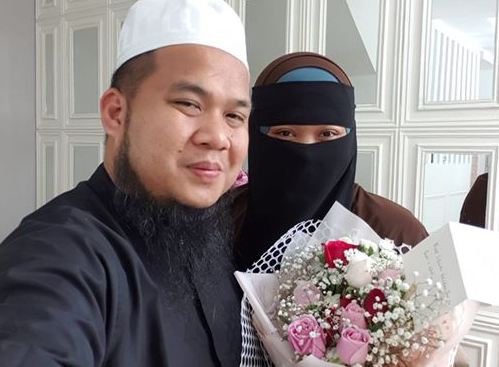 Rupanya Ini Cara Isteri Ustaz Ebit Lew Santuni Suaminya 